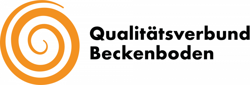 Logo des Qualitätsverbunds Beckenboden, bestehend aus einem orangefarbenen Spiralsymbol links und dem Schriftzug "Qualitätsverbund Beckenboden" in Schwarz rechts.